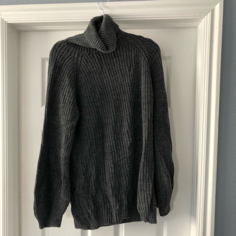 Balloon sleeve turtleneck